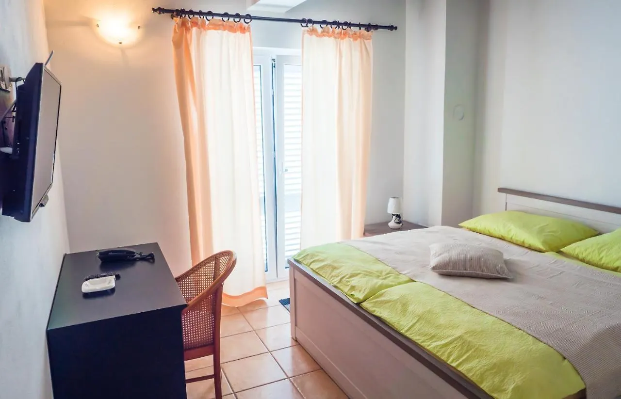 Apartment-Rooms Preka Palit