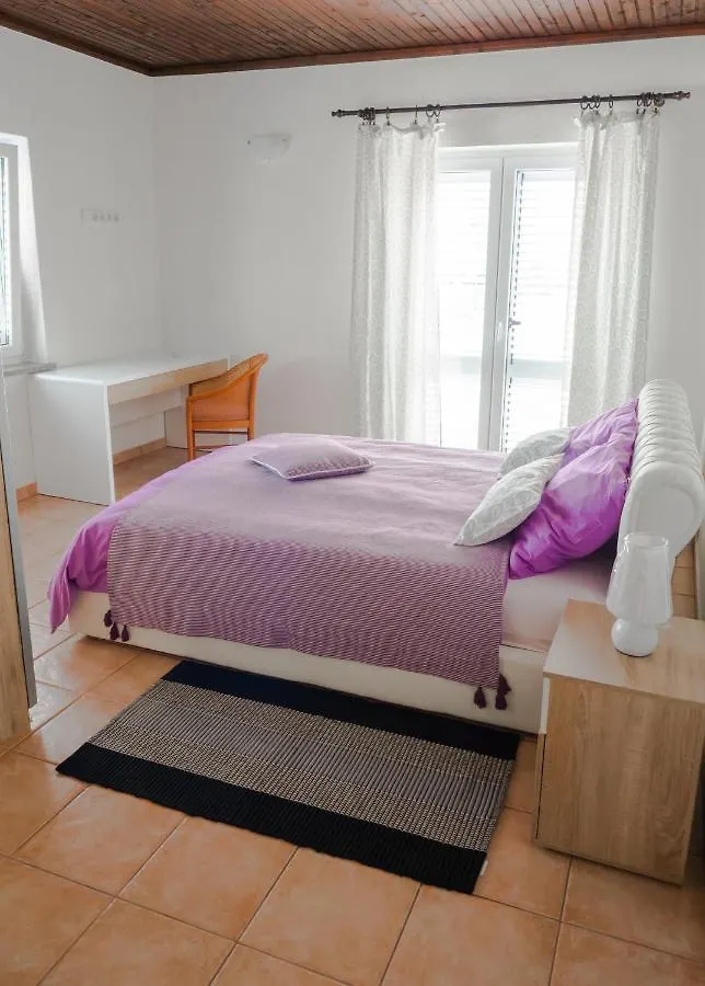 Apartment-Rooms Preka Palit