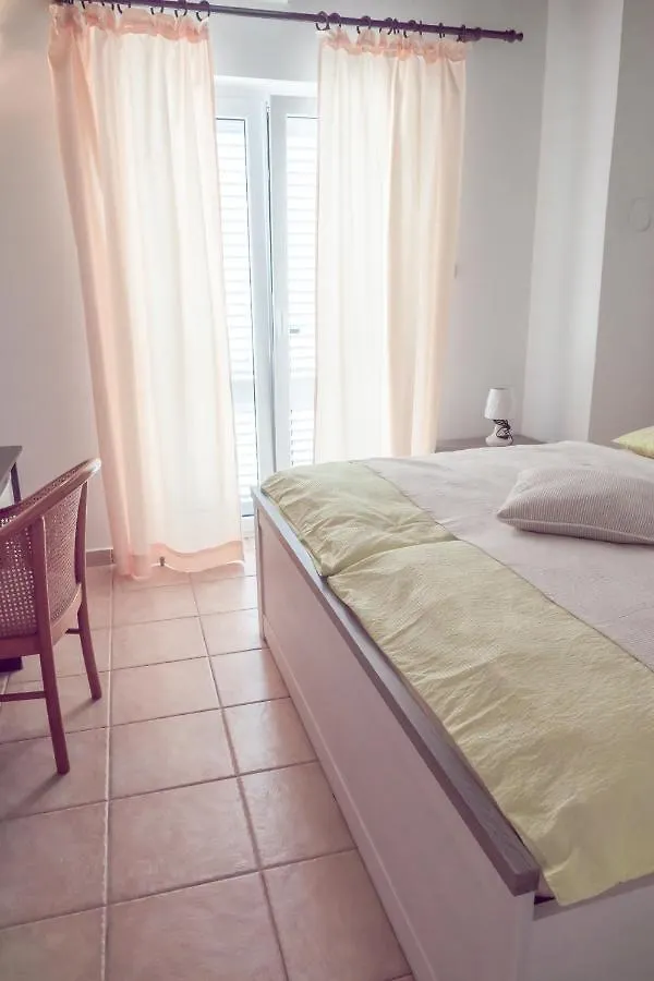 Apartment-Rooms Preka Palit 克罗地亚