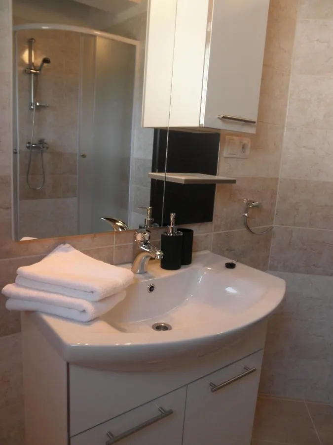 Apartment-Rooms Preka New Translation