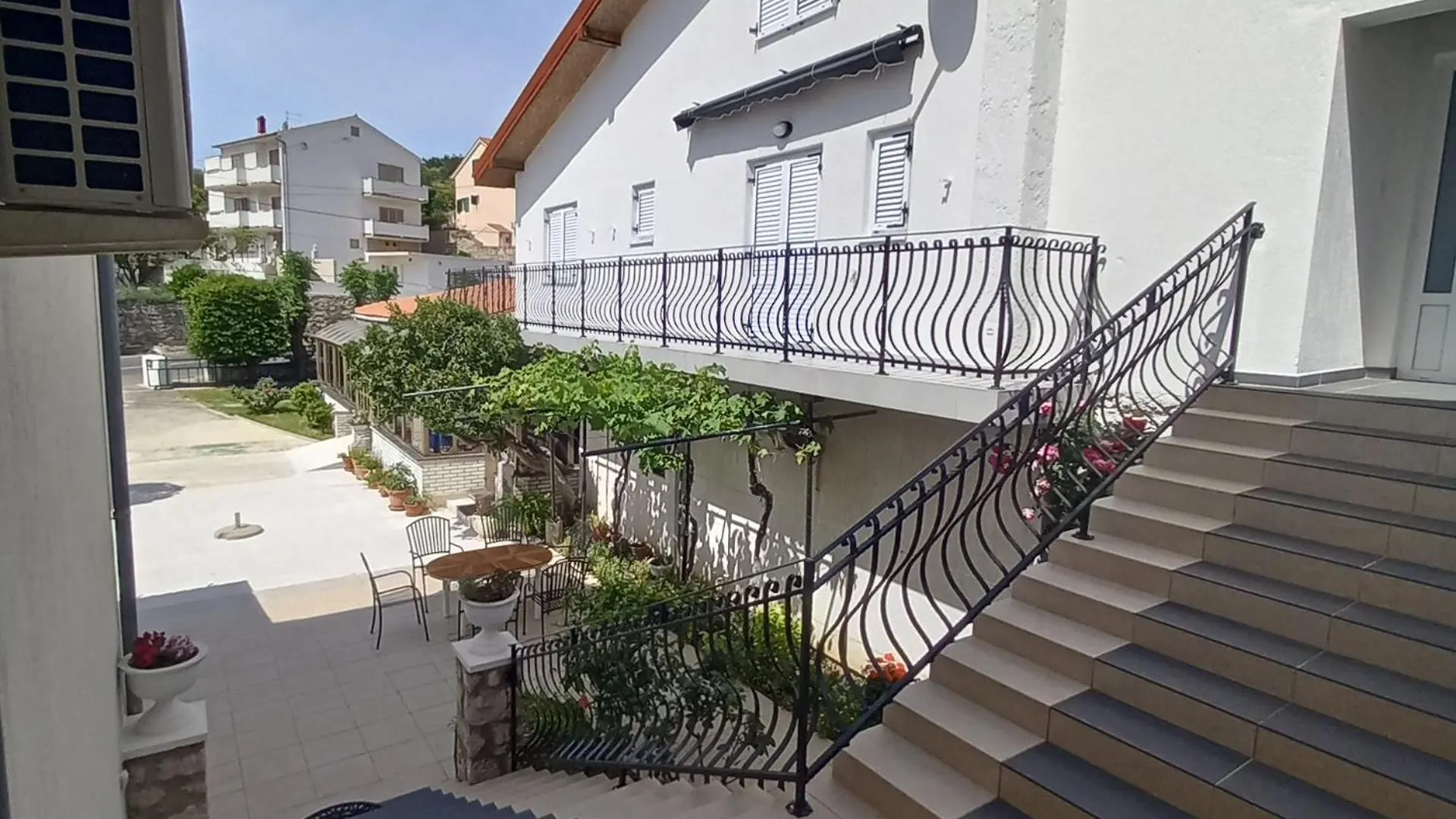 Apartment-Rooms Preka New Translation